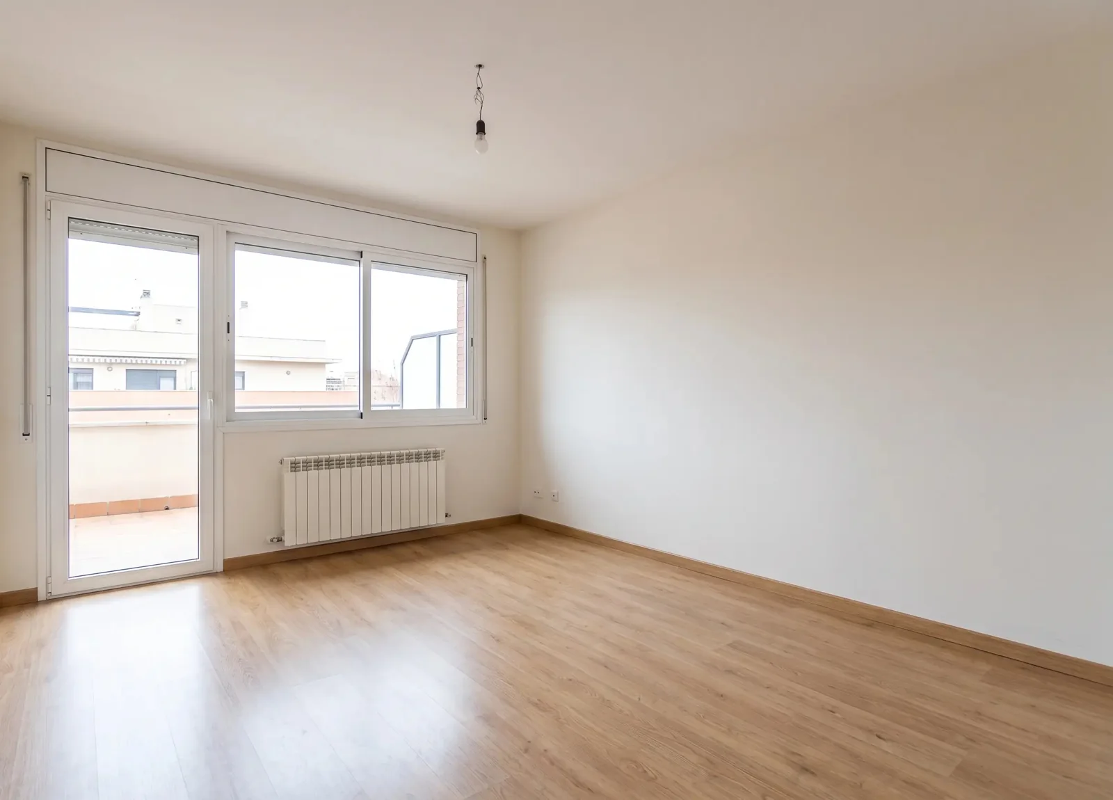 Salón vacío, antes del home staging